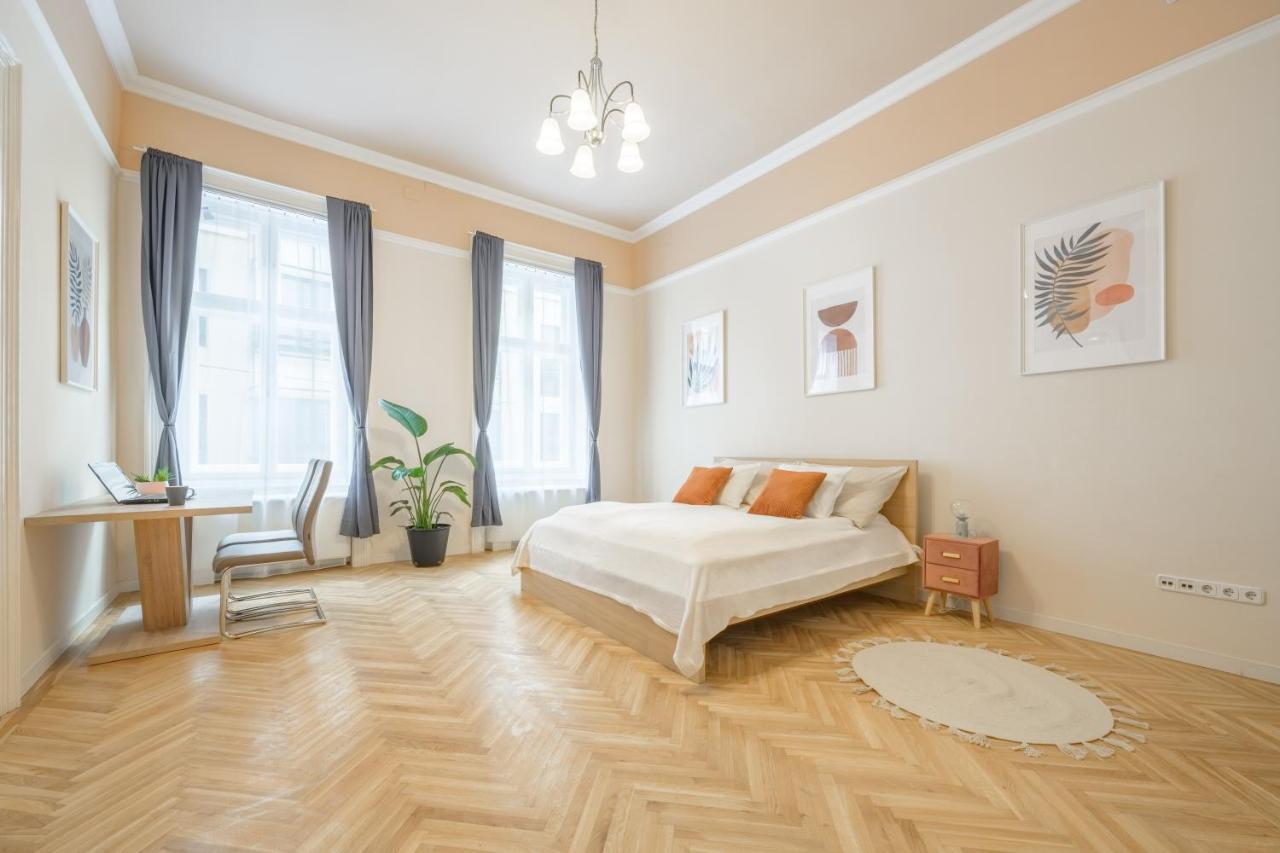 Best Seasons Andrassy Будапеща Екстериор снимка