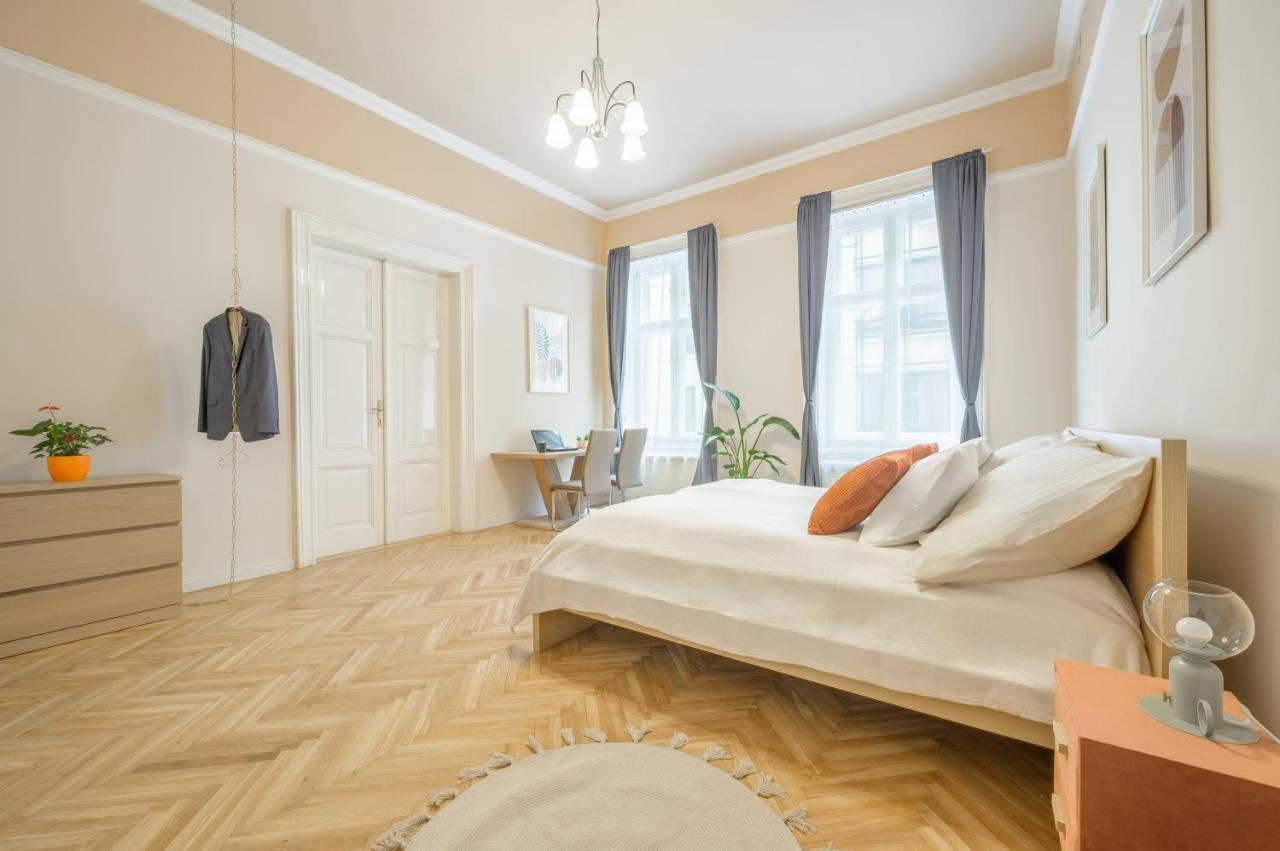 Best Seasons Andrassy Будапеща Екстериор снимка
