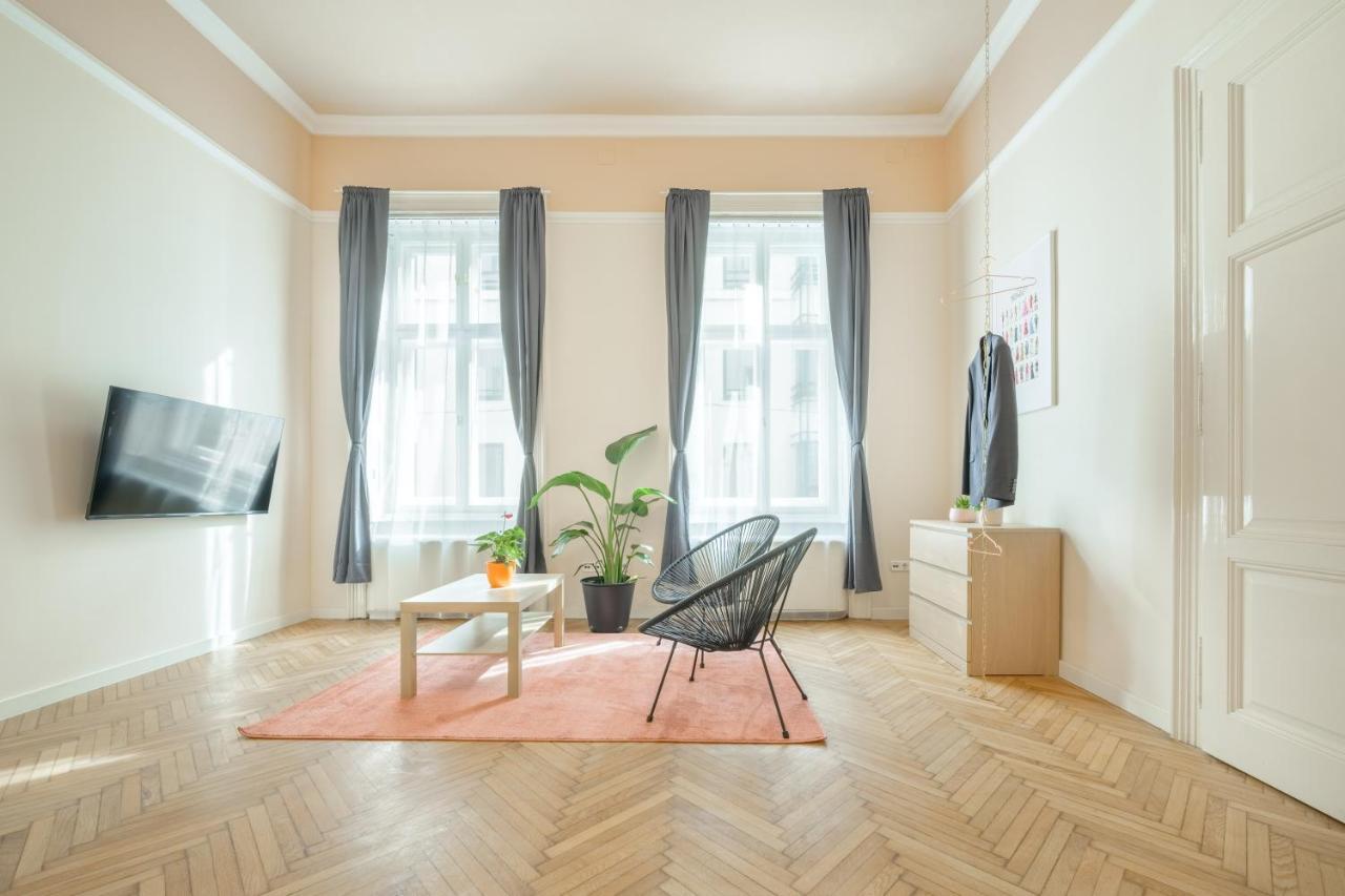 Best Seasons Andrassy Будапеща Екстериор снимка
