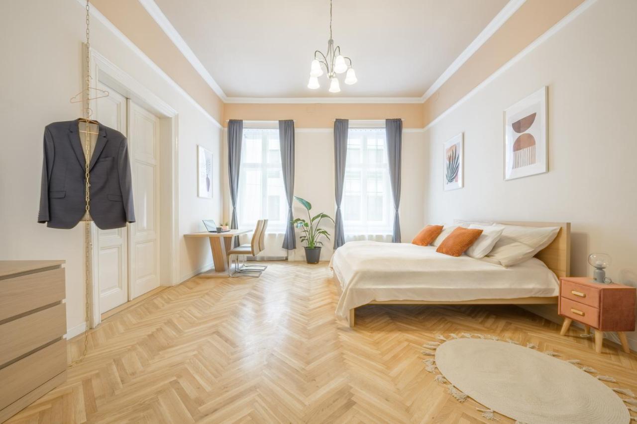Best Seasons Andrassy Будапеща Екстериор снимка