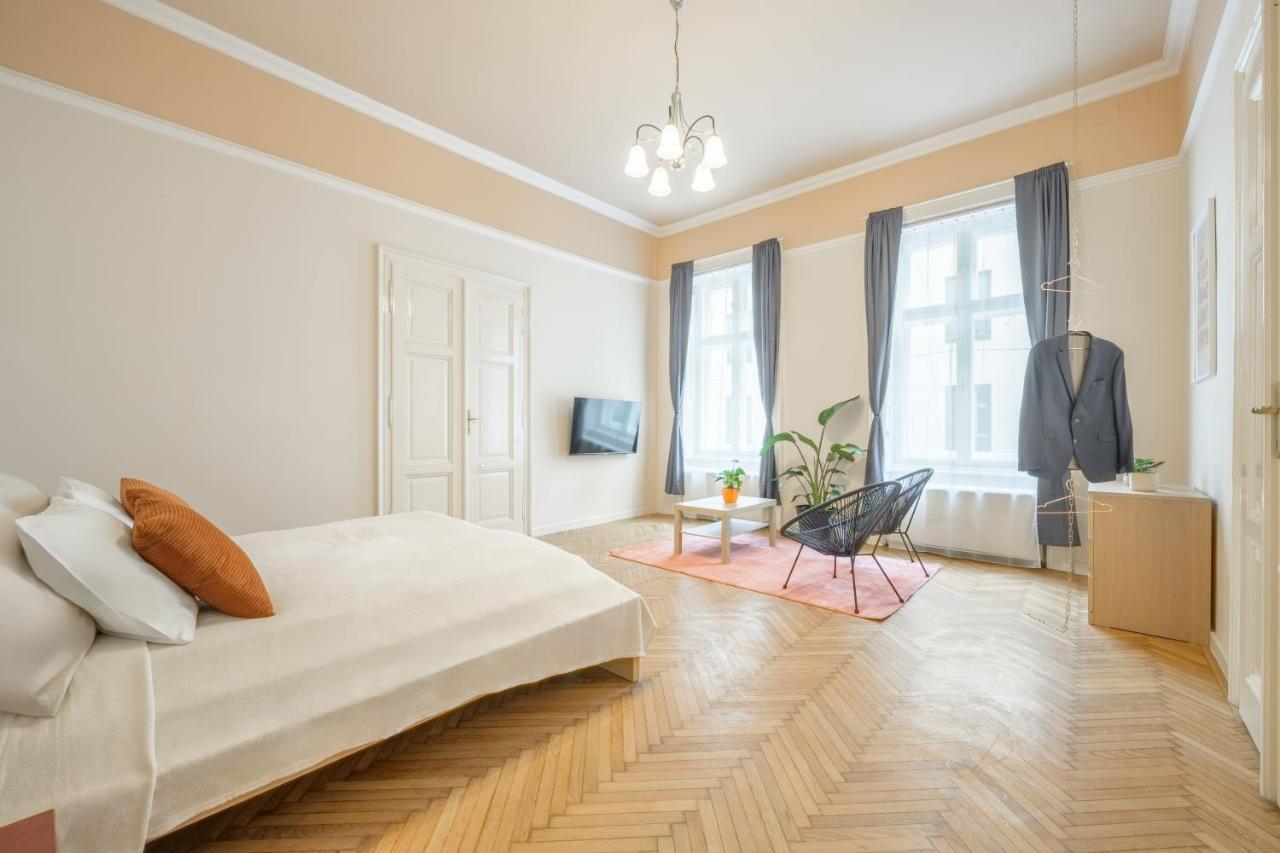 Best Seasons Andrassy Будапеща Екстериор снимка