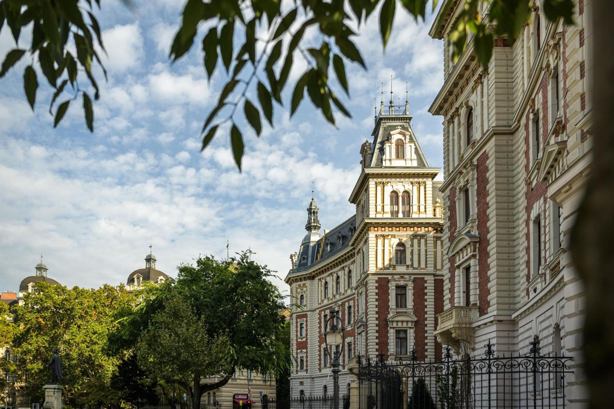 Best Seasons Andrassy Будапеща Екстериор снимка